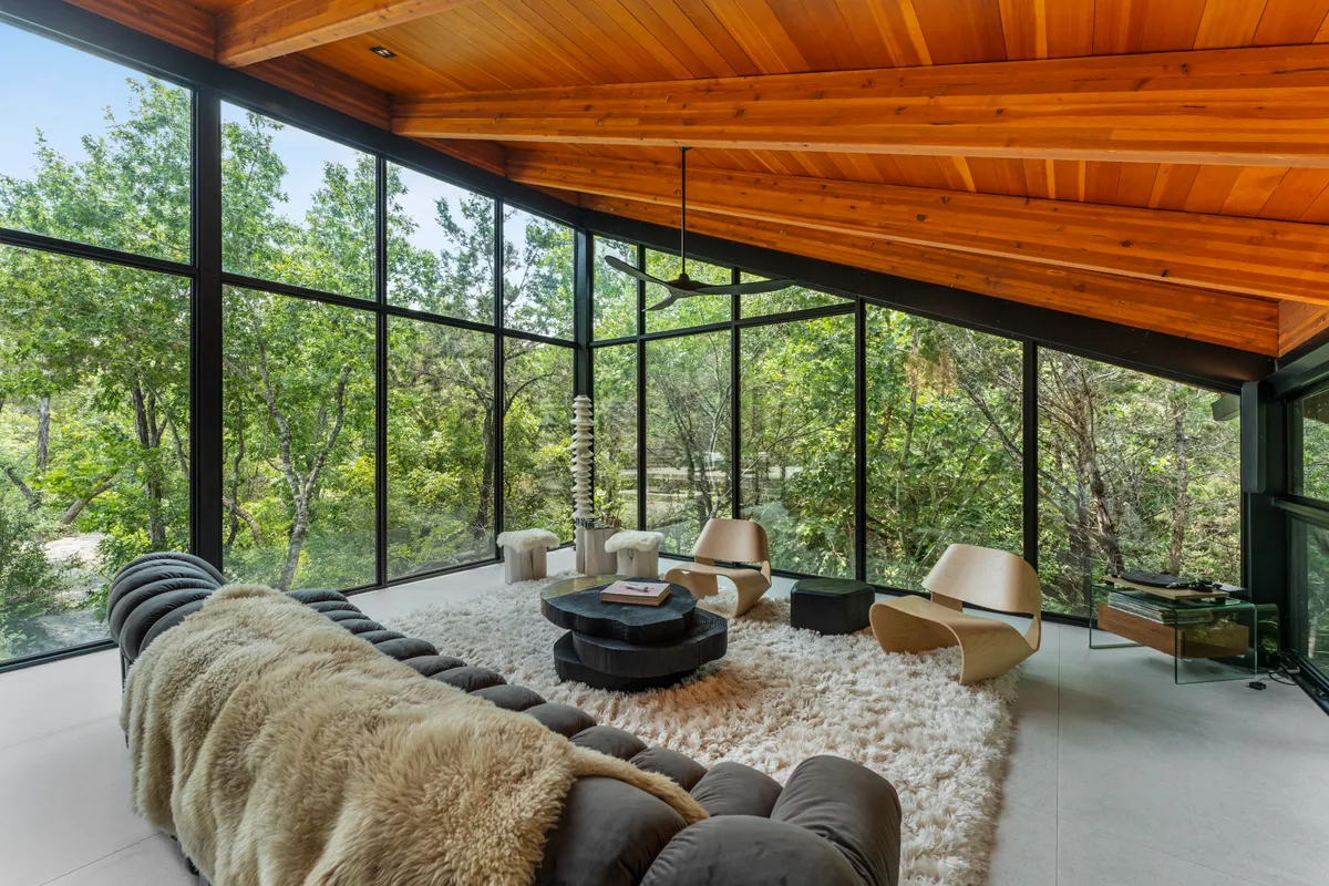 Wander Austin Falling Leaves