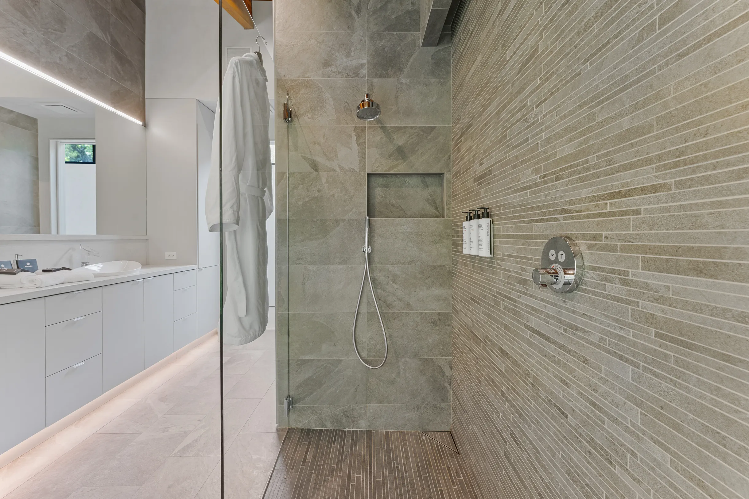 Wander Austin Falling Leaves #42