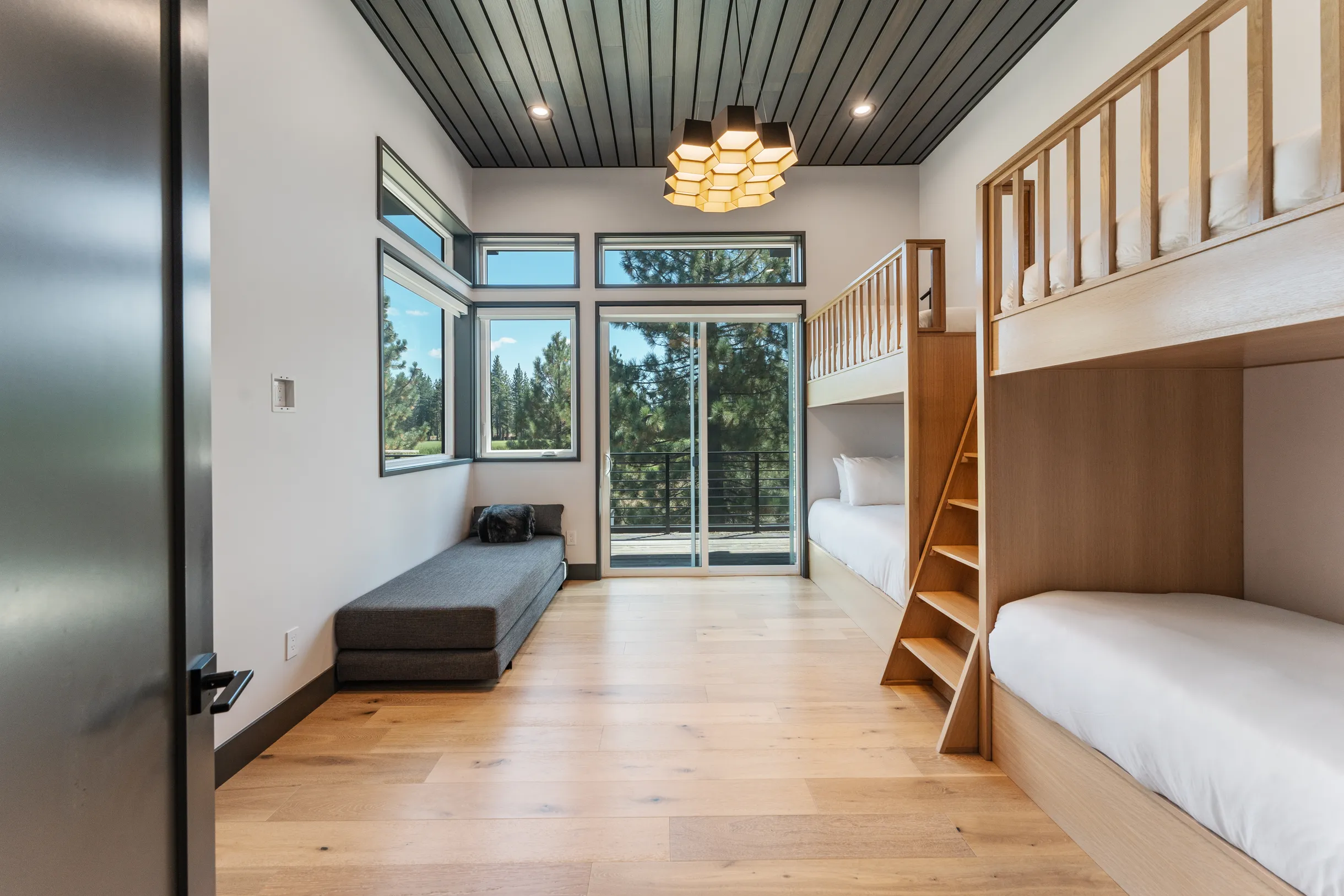 Wander Truckee Woods #32