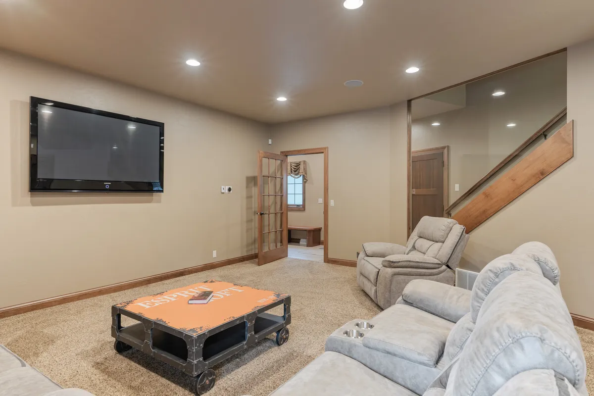 Wander Newton Lakefront