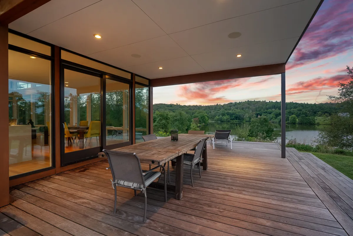 Wander Hillsdale Lakeside