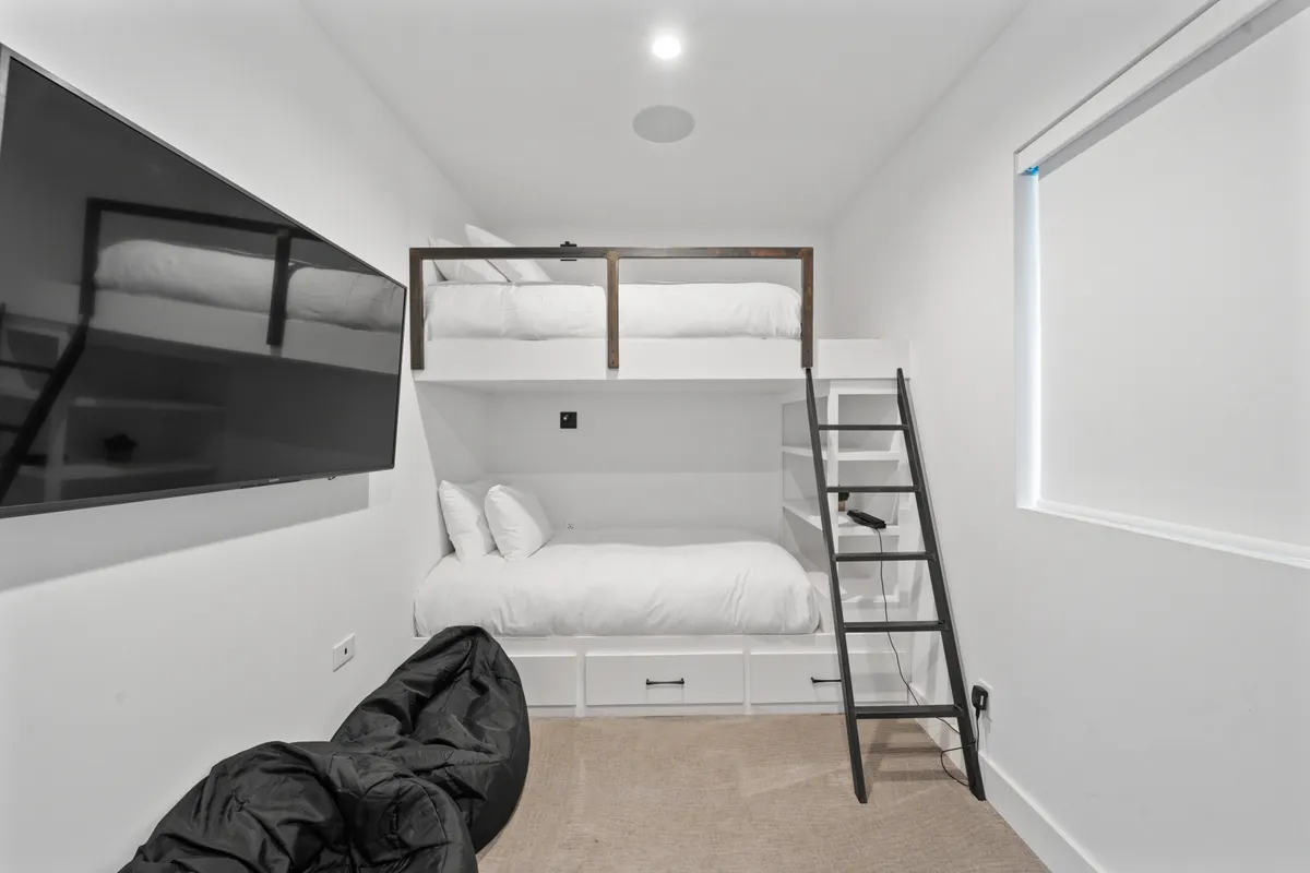 Bedroom 5 image