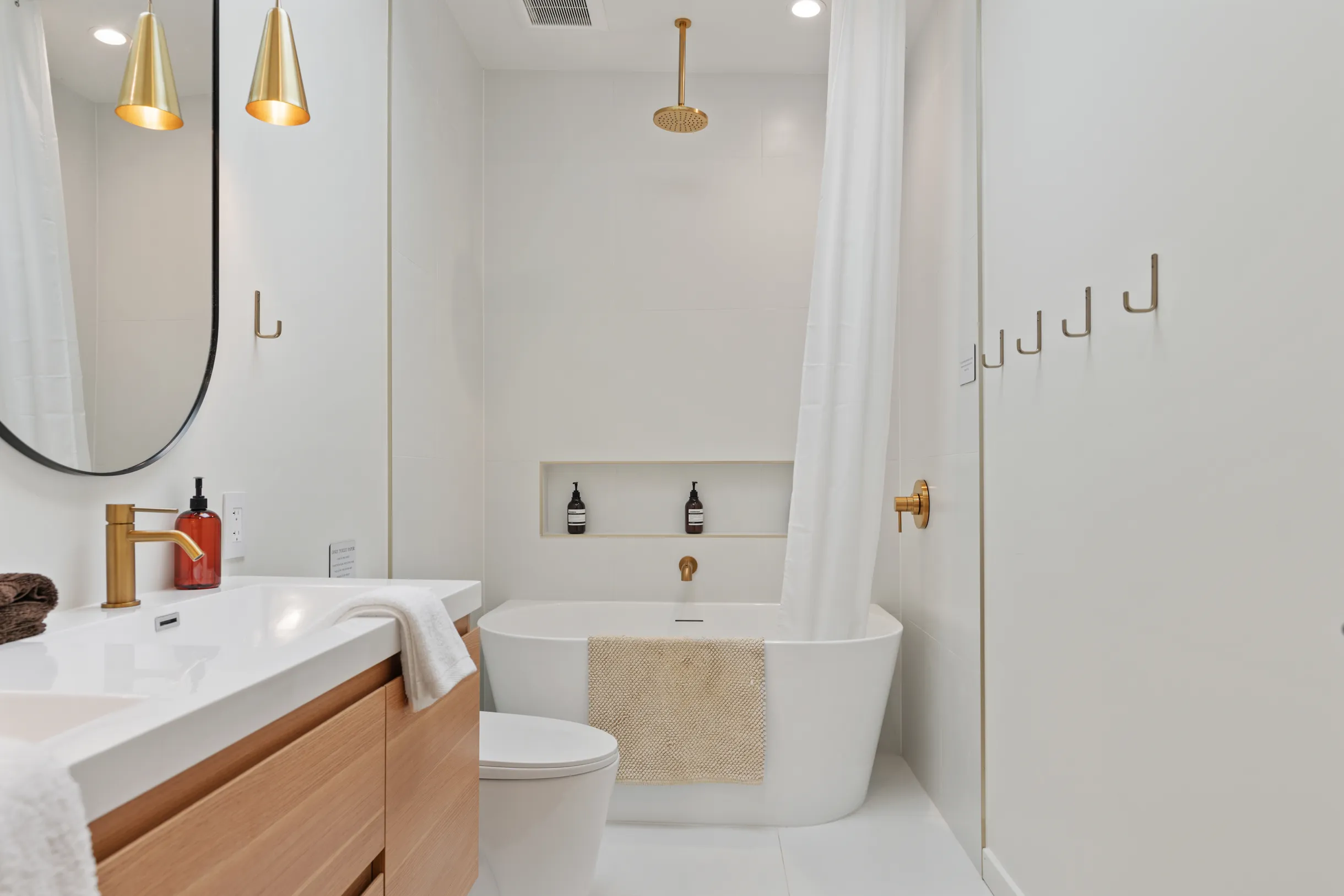 Designer's Glass Waterfront Lakehouse #4