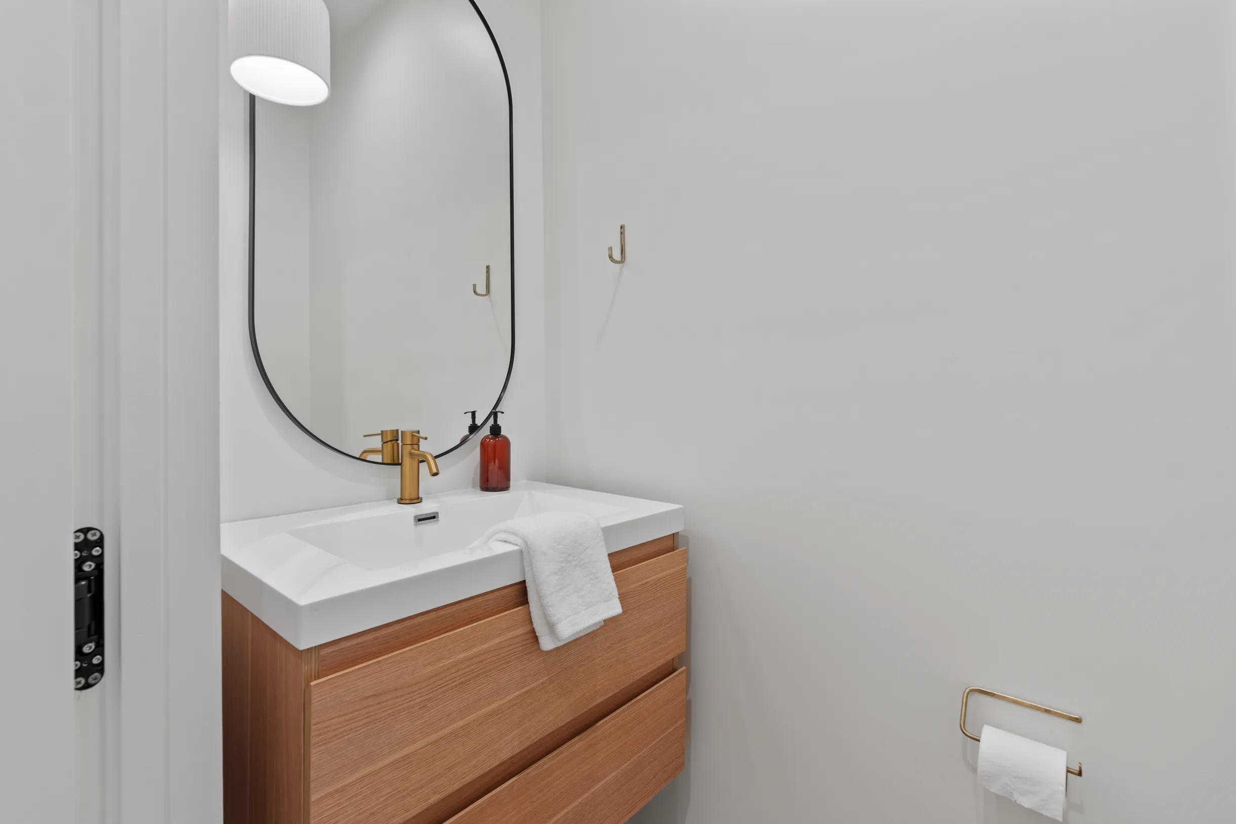 Designer's Glass Waterfront Lakehouse #17