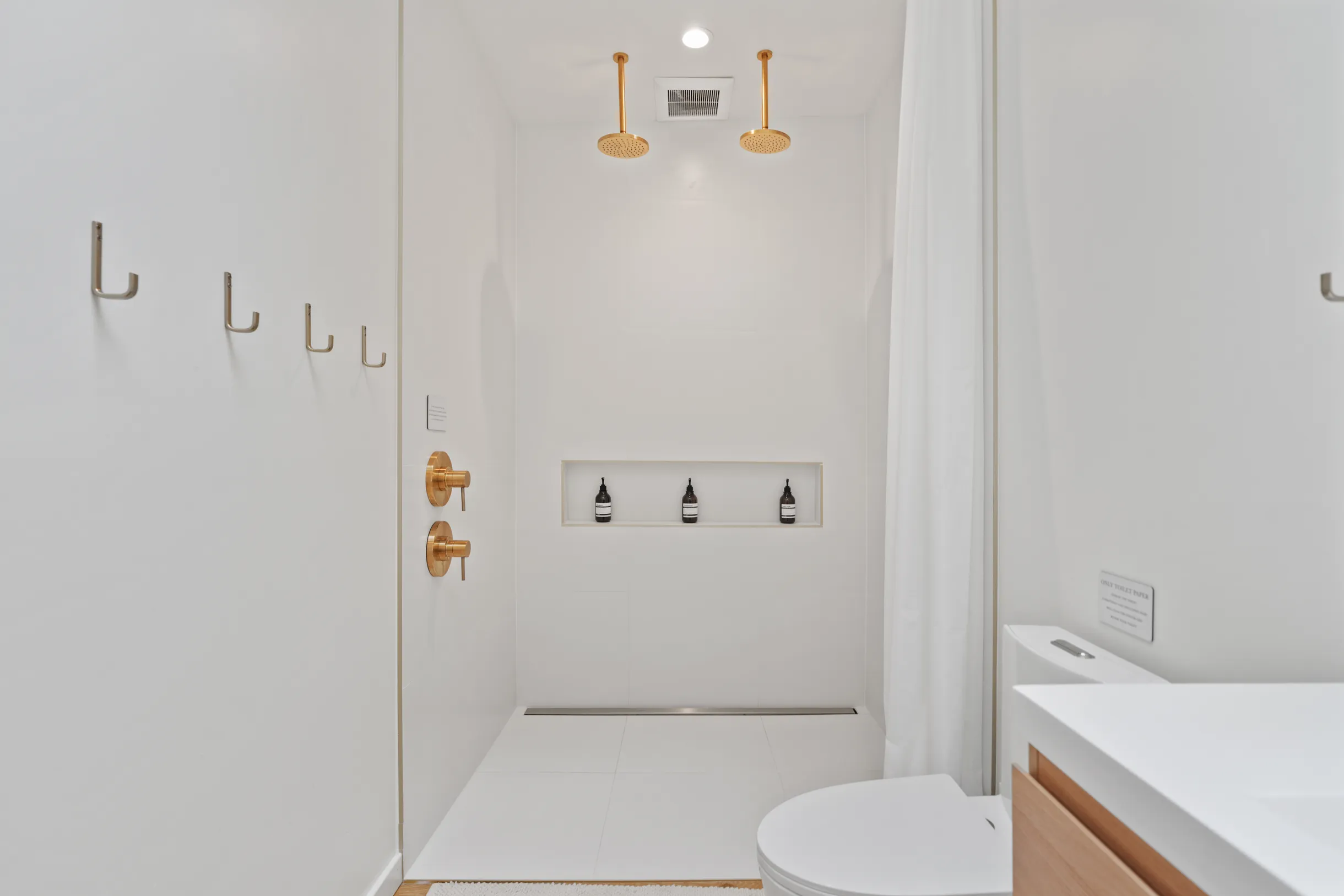 Designer's Glass Waterfront Lakehouse #30