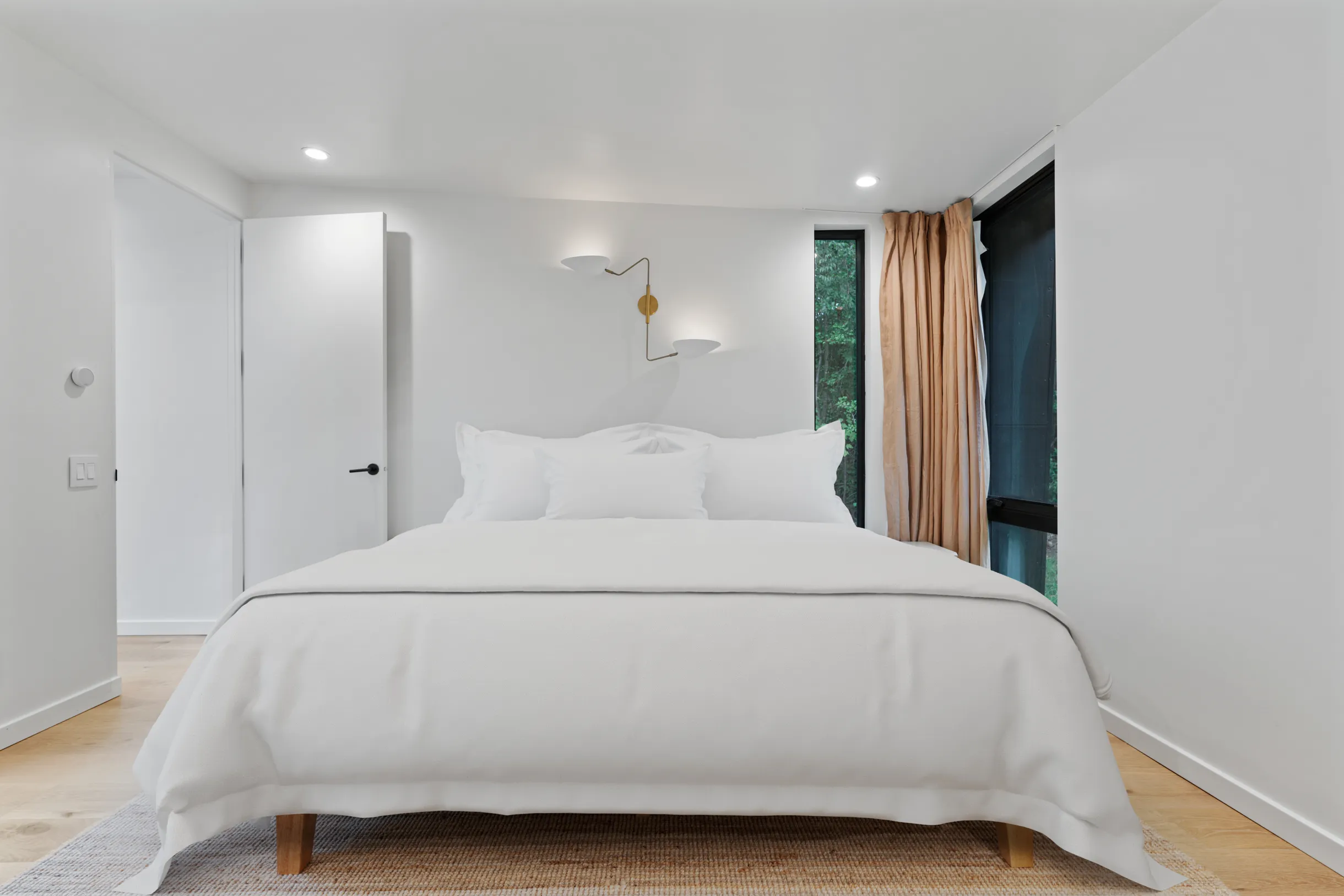 Designer's Glass Waterfront Lakehouse #31