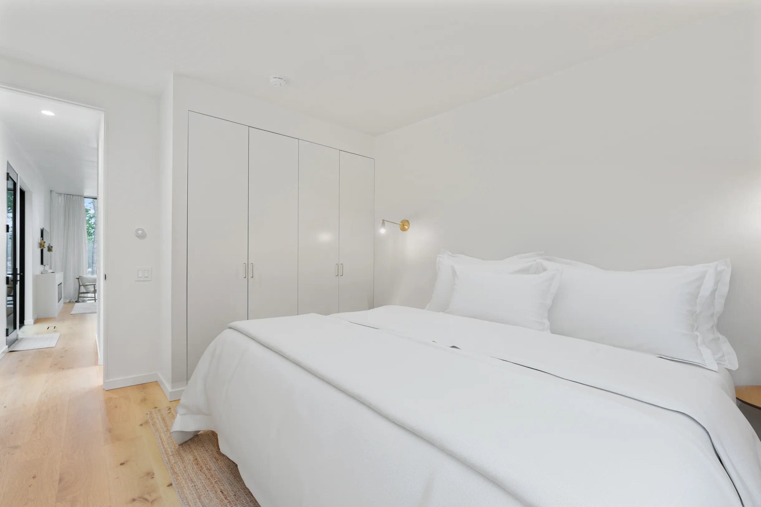 Designer's Glass Waterfront Lakehouse #18