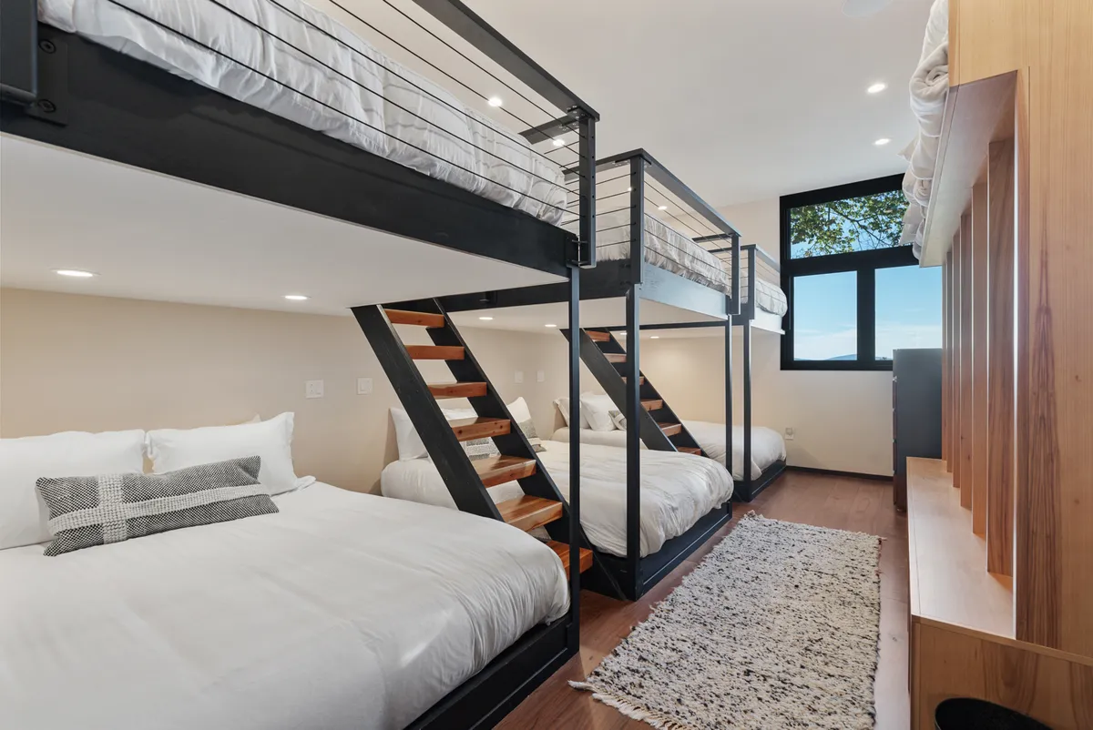 Bunk Bedroom image
