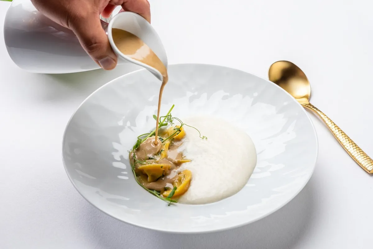 Wander Grove Waterfront: Restaurant Guide