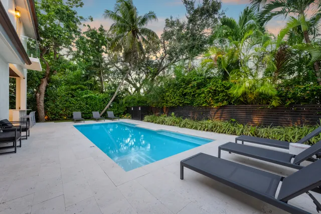 Wander Coral Gables Palms