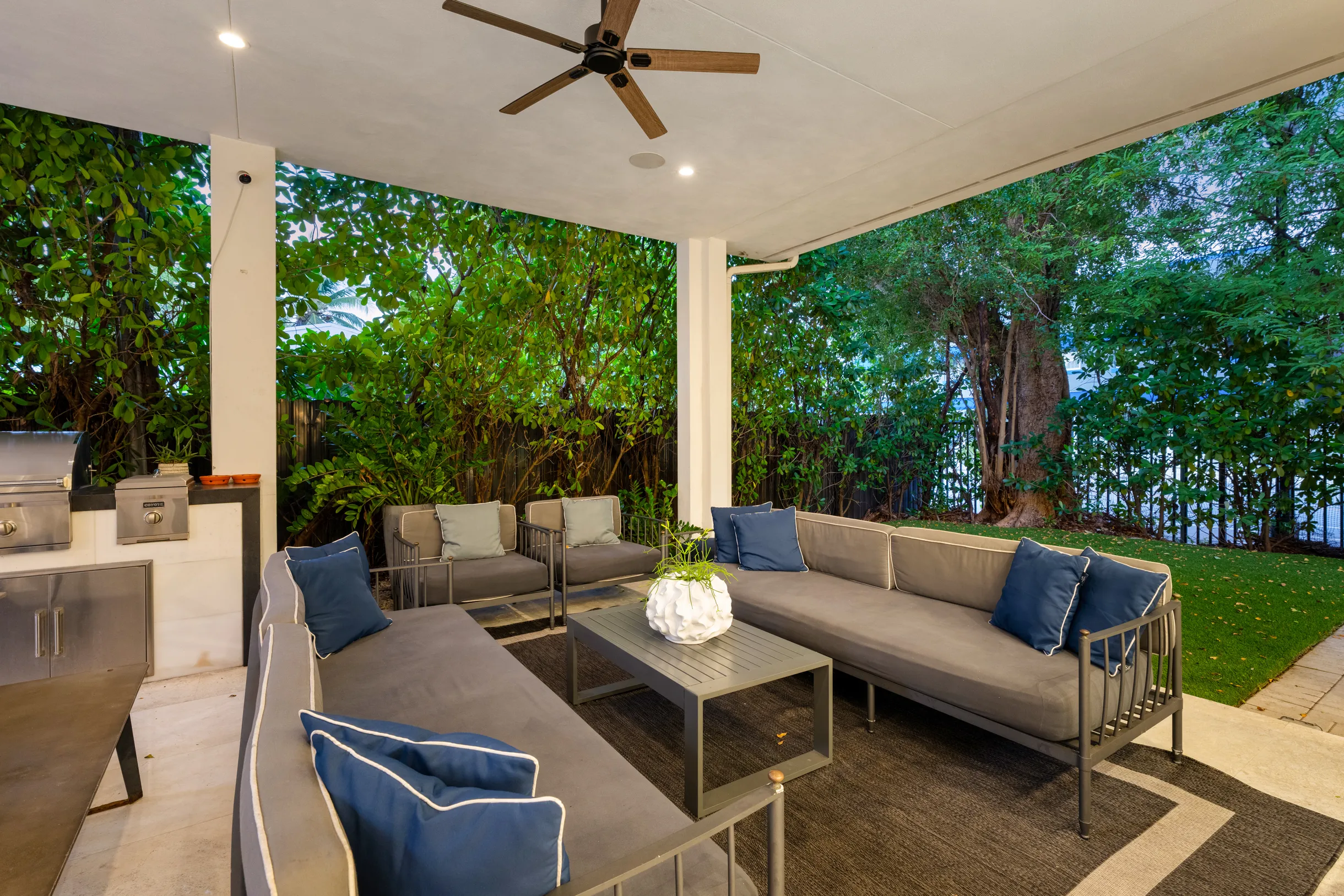 Wander District Palms #75