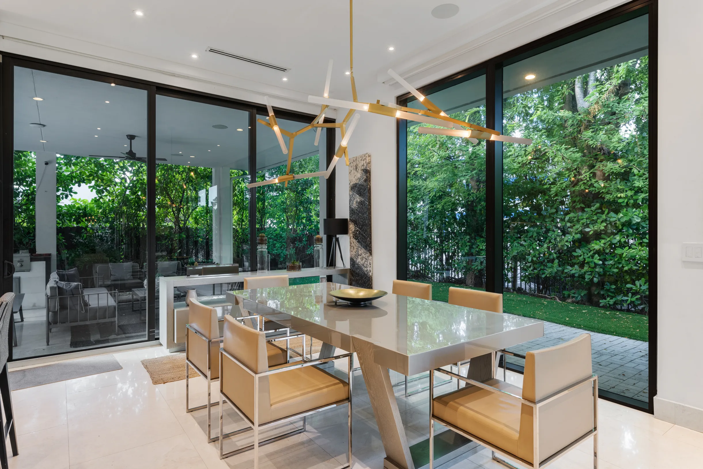 Wander District Palms #77