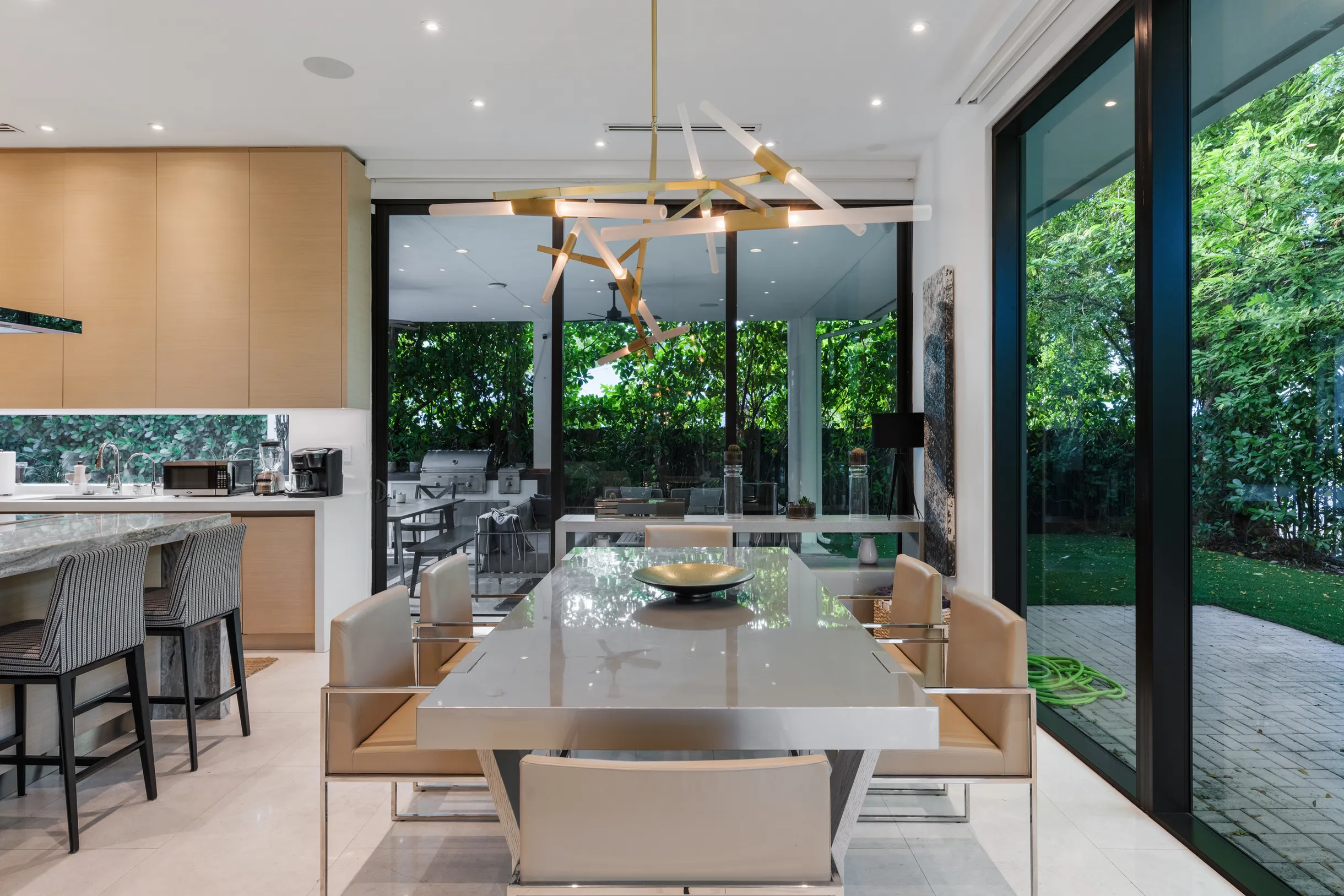 Wander District Palms #76