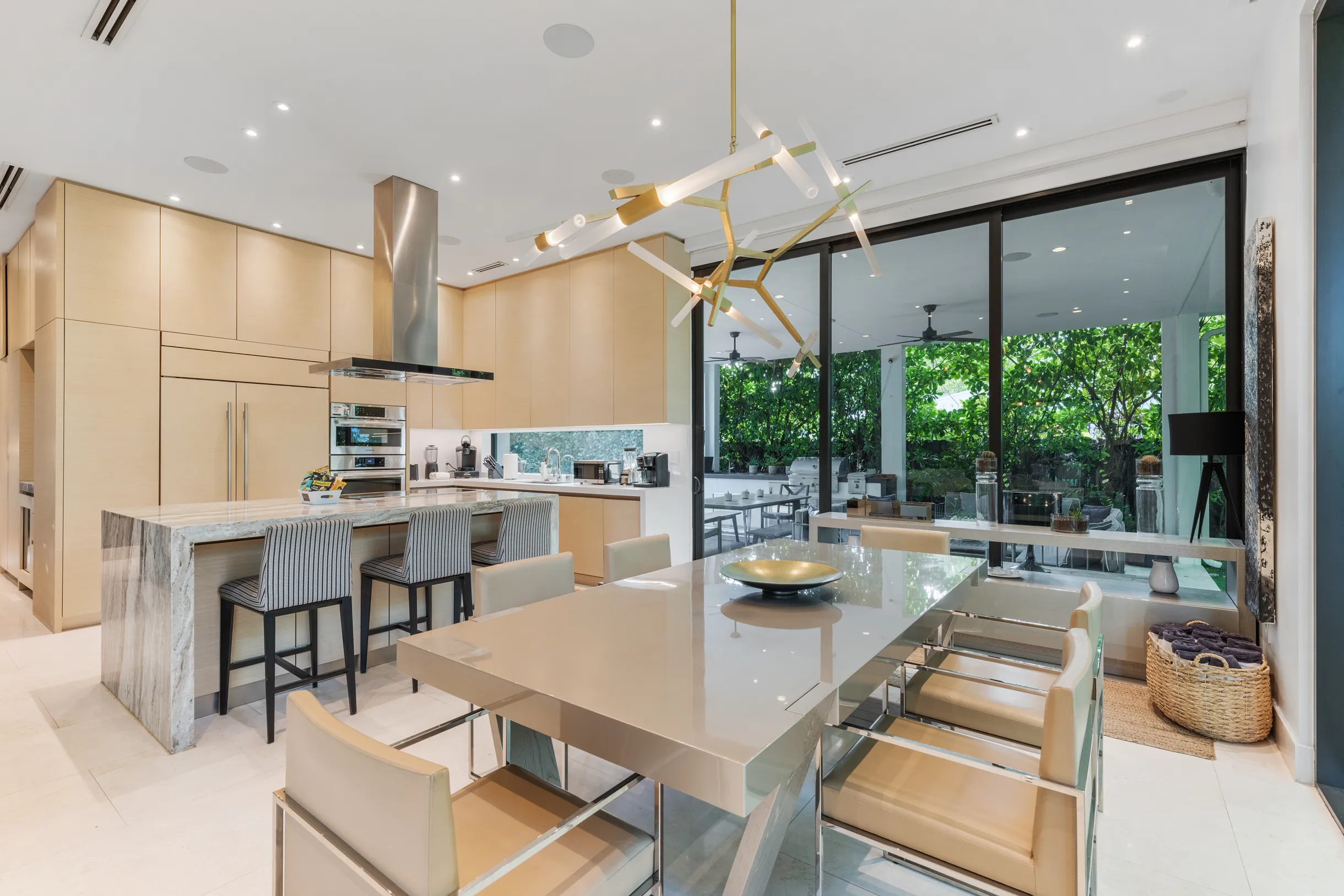 Wander District Palms #72