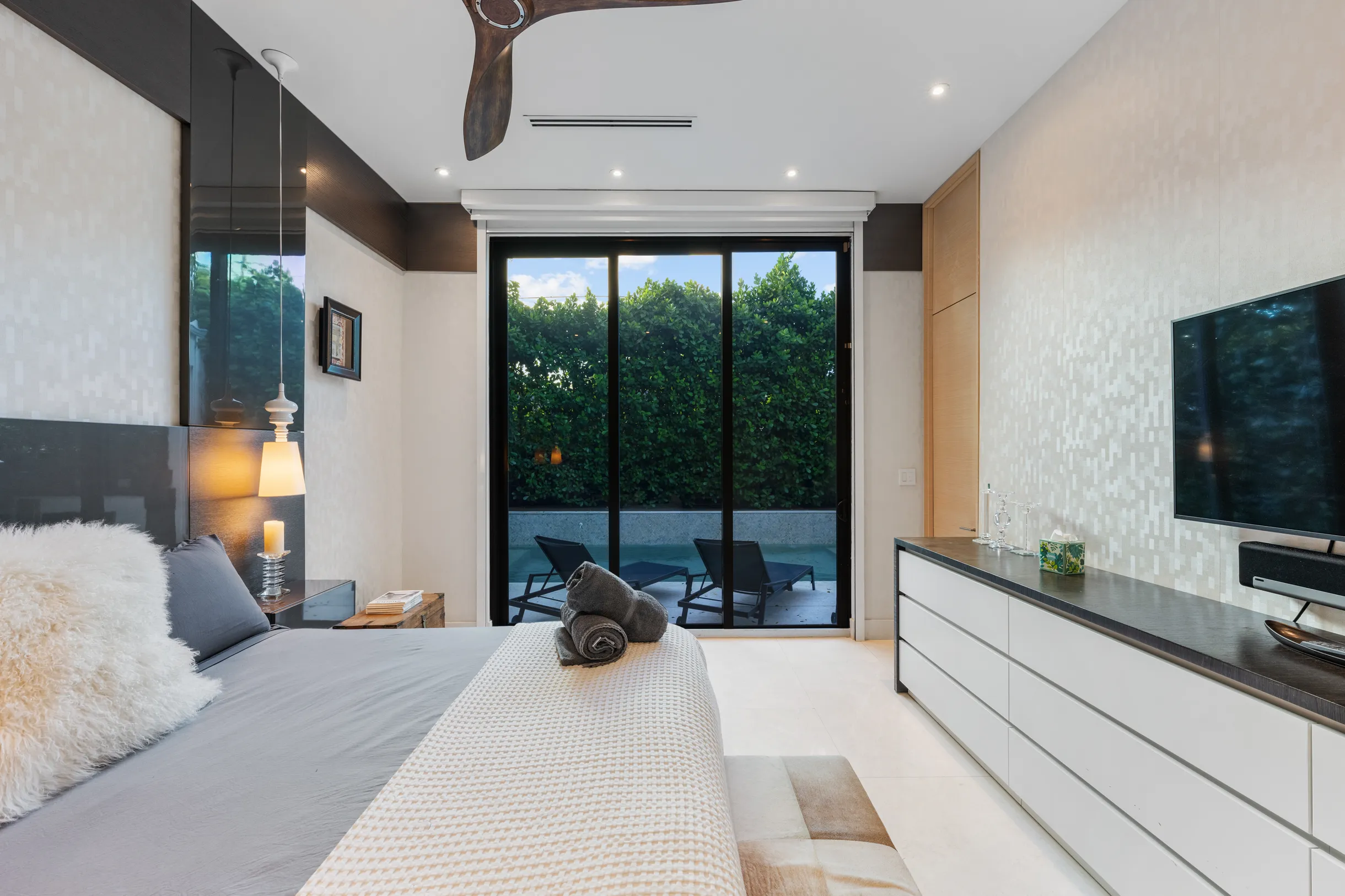 Wander District Palms #49