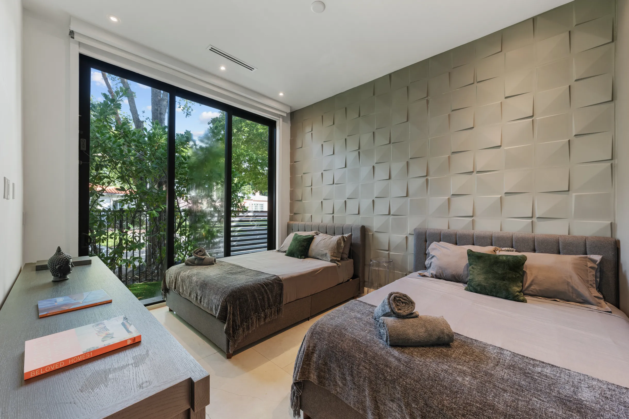 Wander District Palms #12