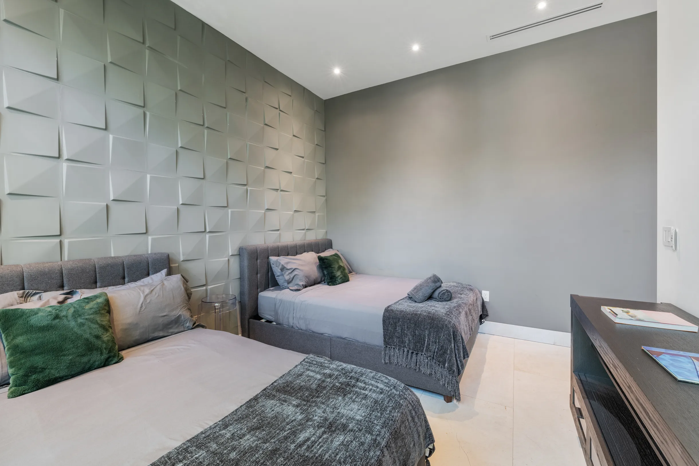 Wander District Palms #25