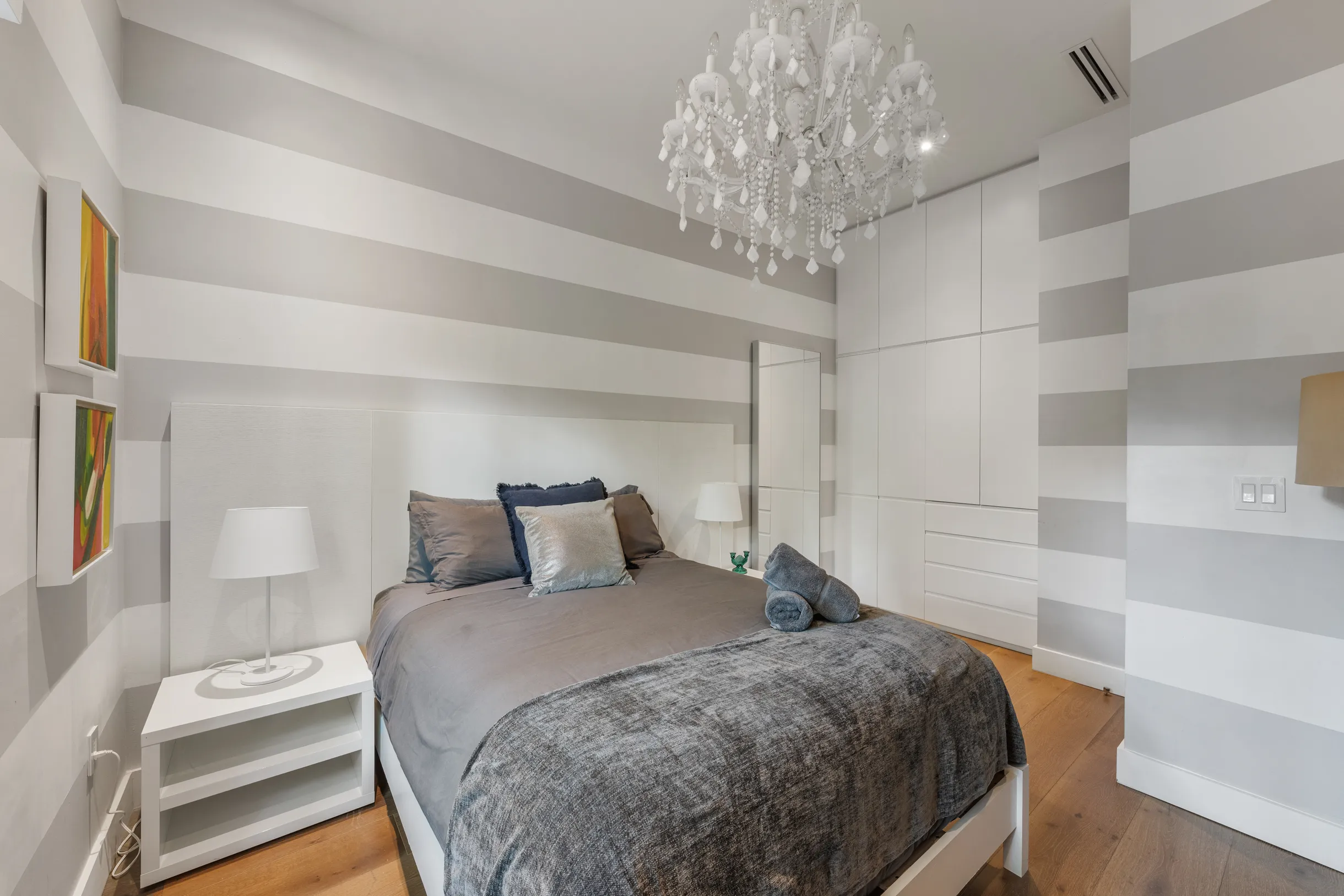 Wander District Palms #28