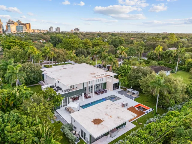 Wander Pinecrest Palms