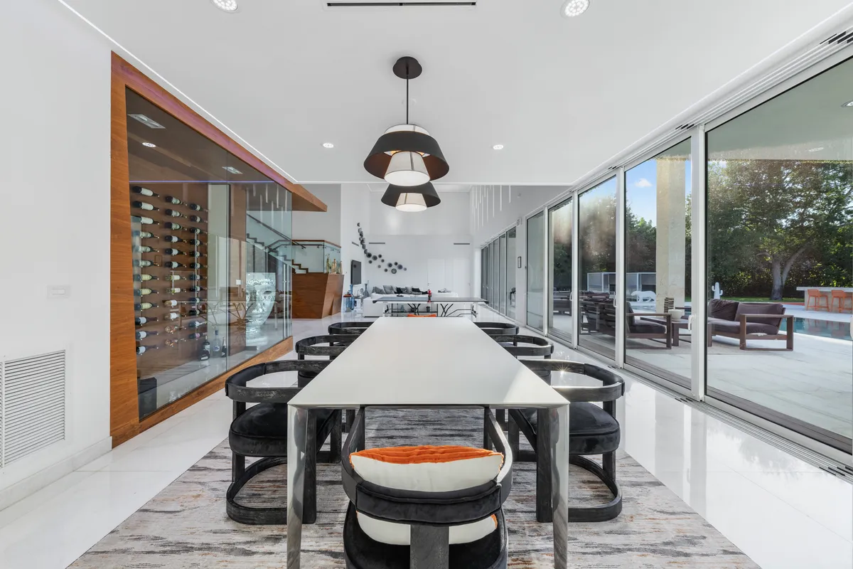 Wander Pinecrest Palms