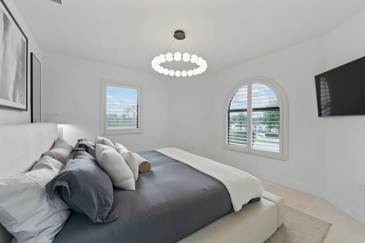 Bedroom 7 image