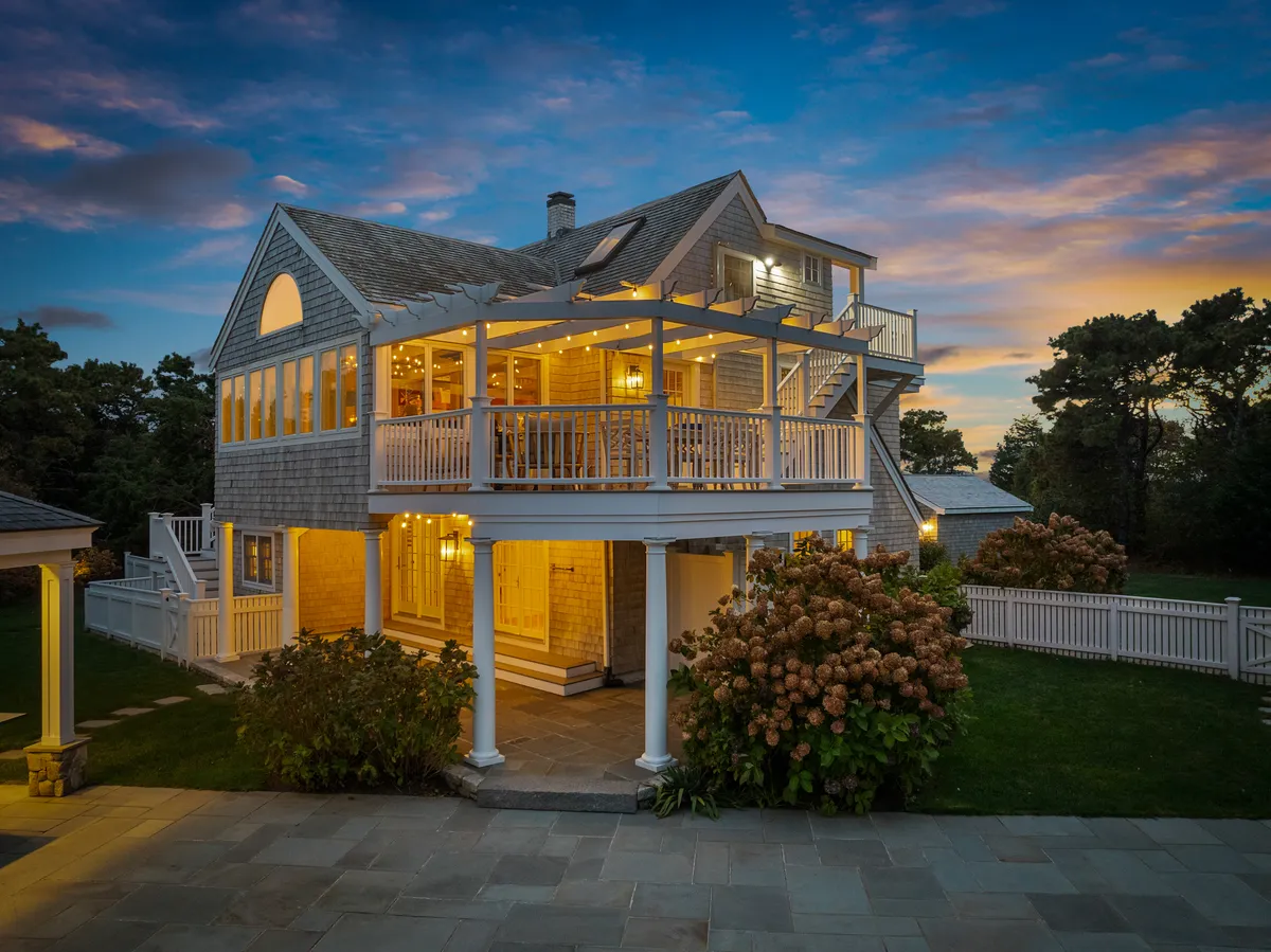 Wander Martha's Vineyard