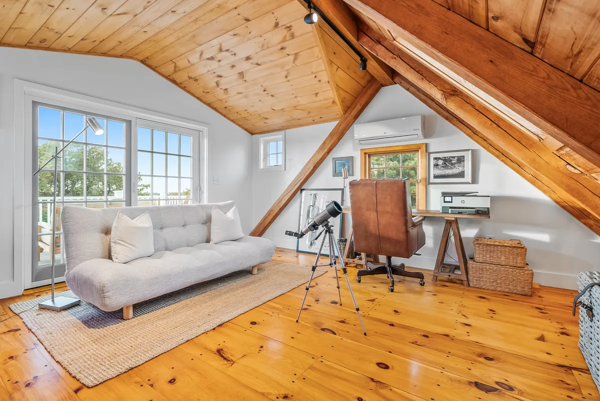 Wander Martha's Vineyard