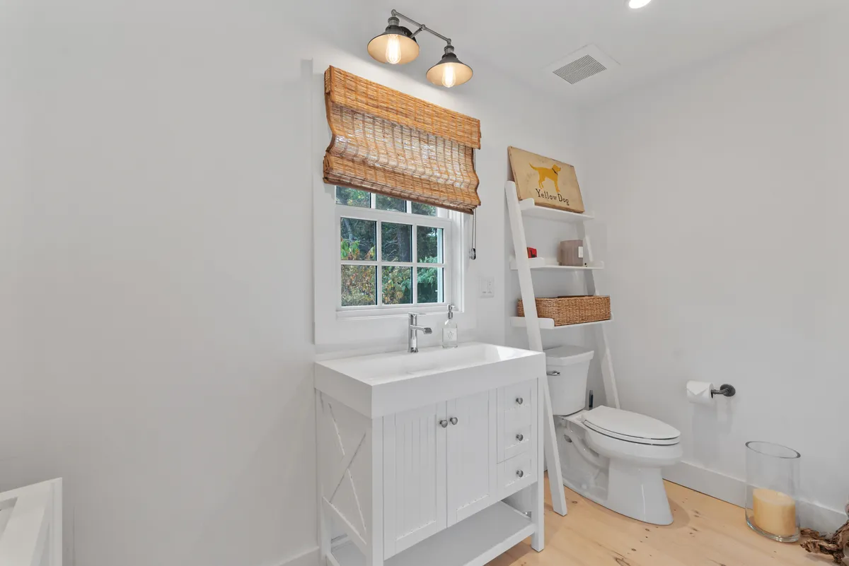 Wander Martha's Vineyard