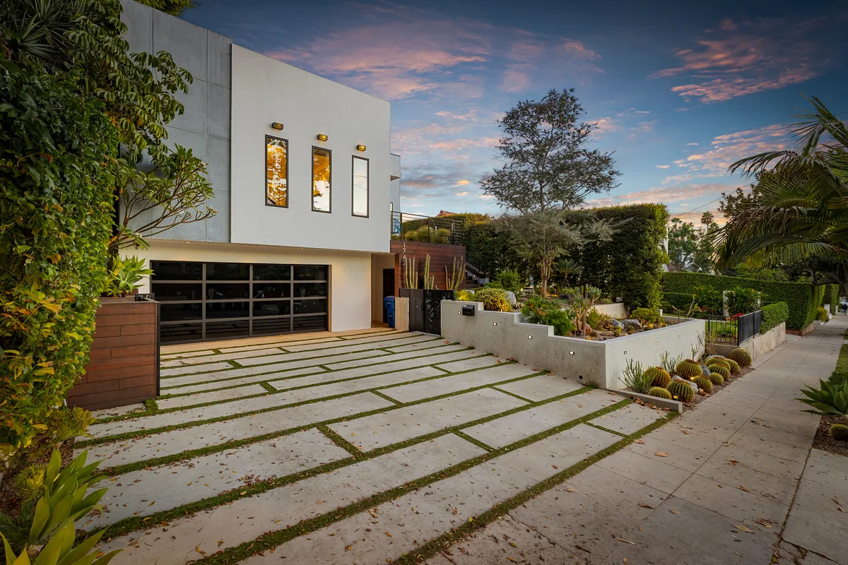 Wander Hollywood Canyon