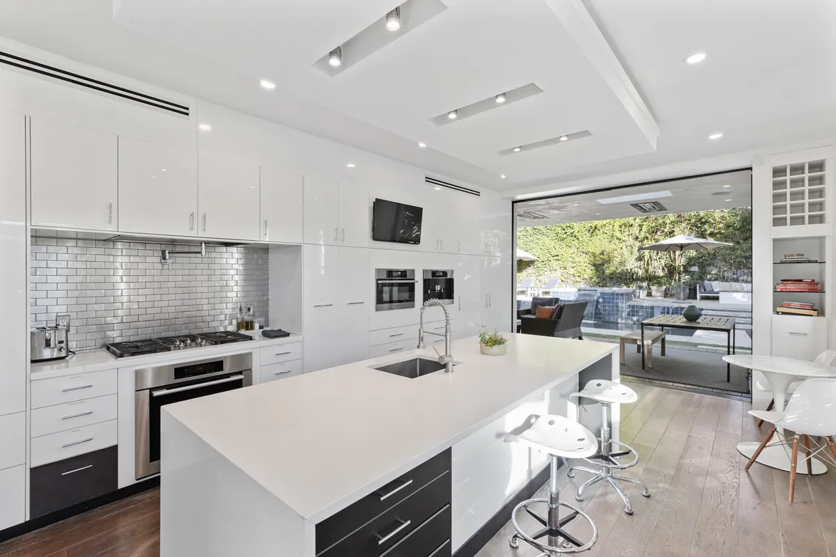 Wander Hollywood Canyon