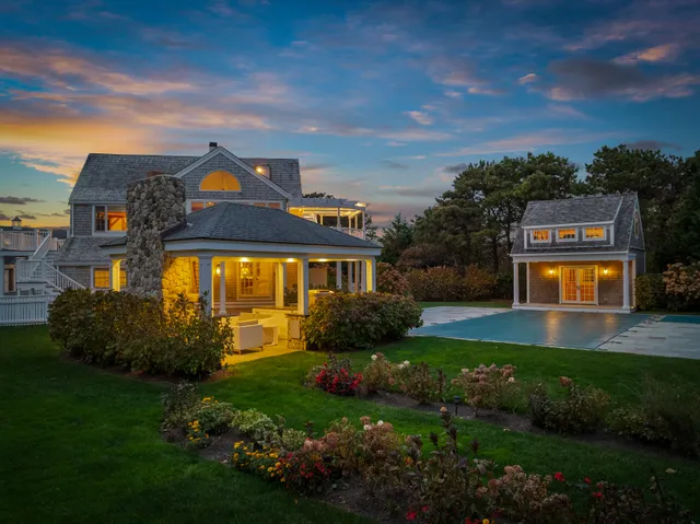 Wander Martha's Vineyard