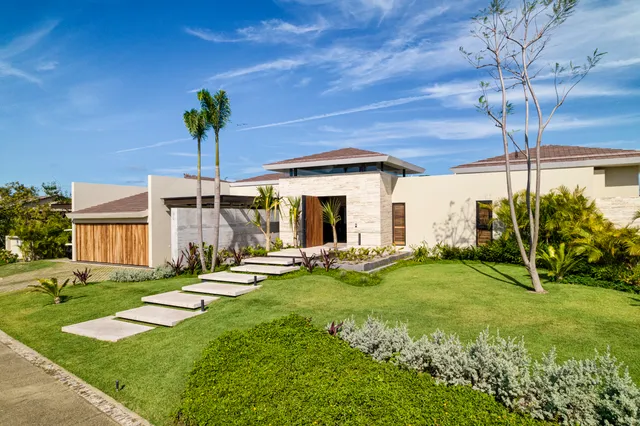 Wander Punta Mita Coral