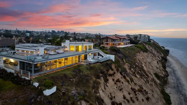 Wander Encinitas Shores