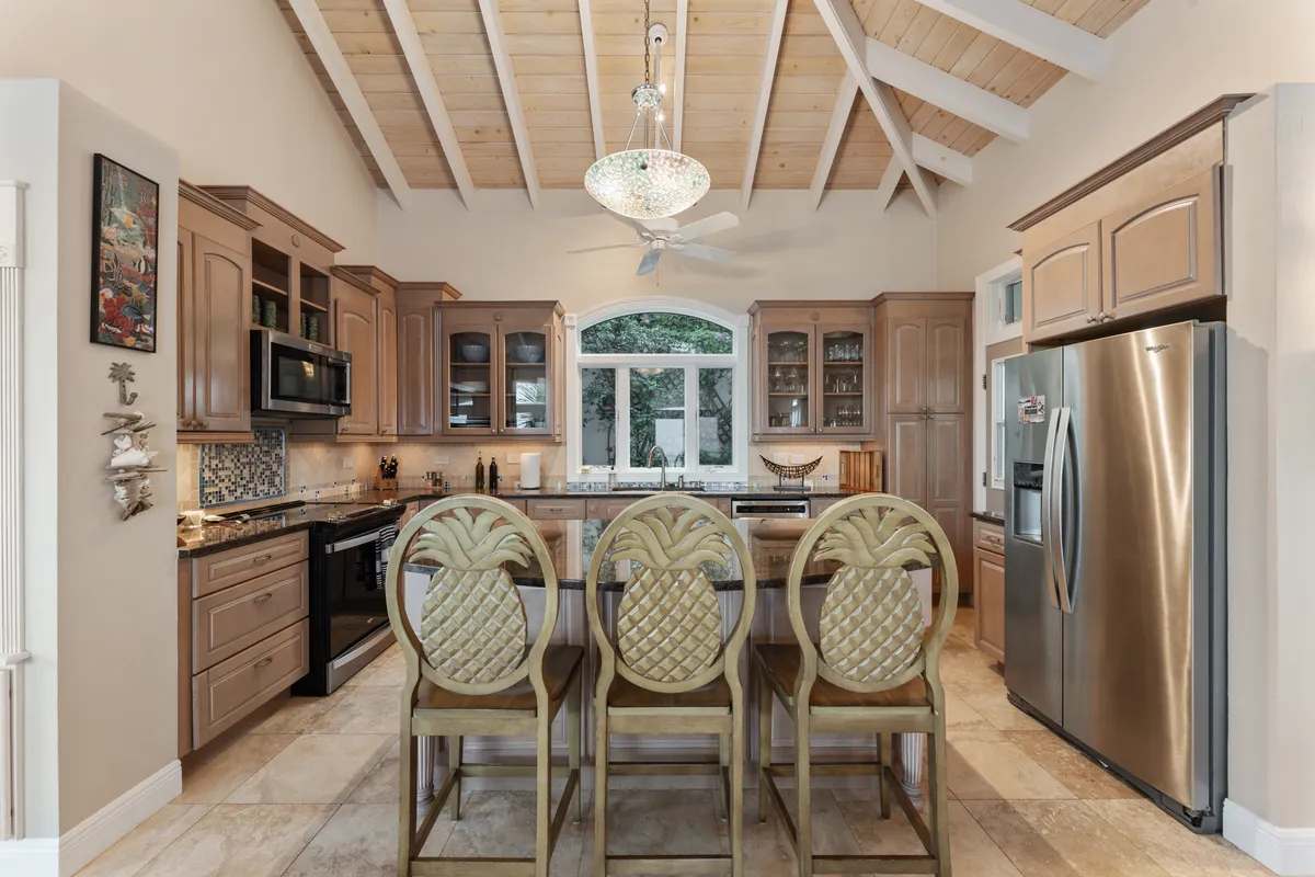 Wander St. Thomas Shores