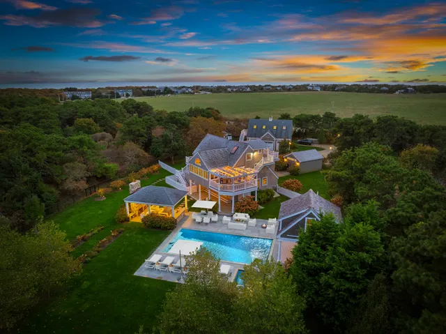 Wander Martha's Vineyard