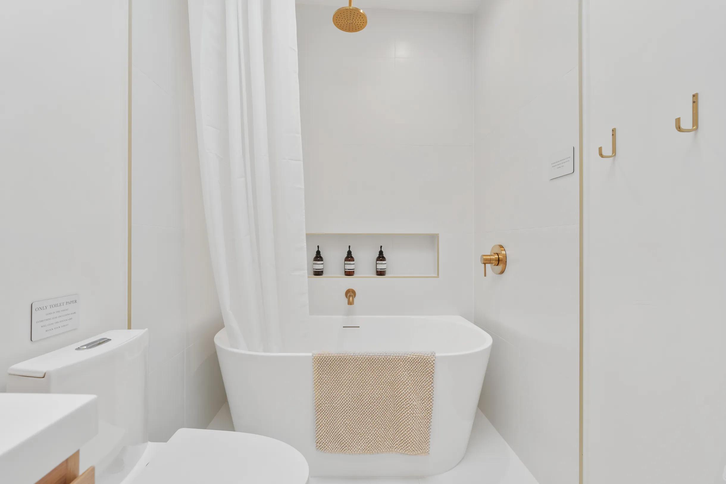 Designer's Glass Waterfront Lakehouse #22