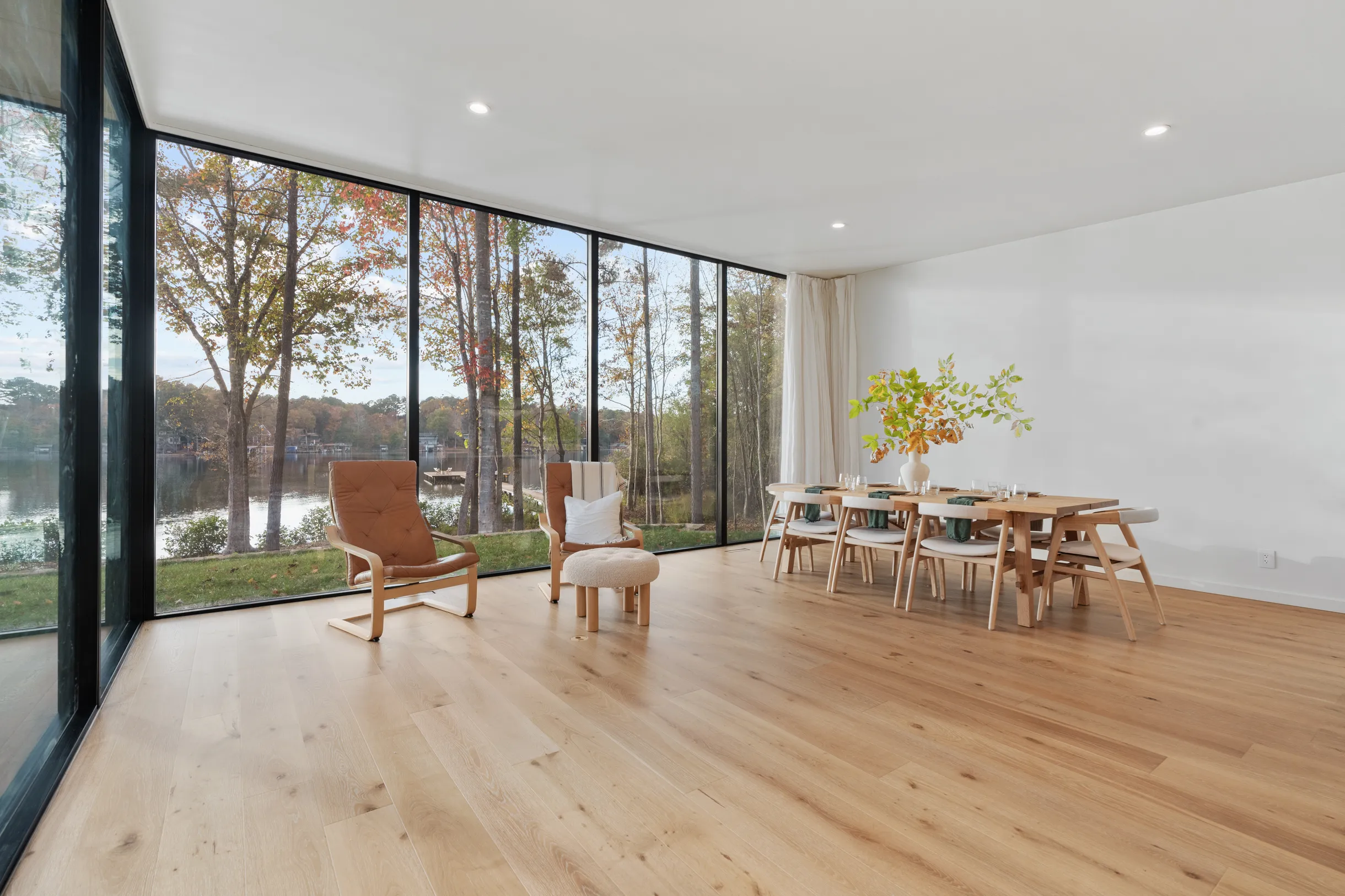 Designer's Glass Waterfront Lakehouse #44