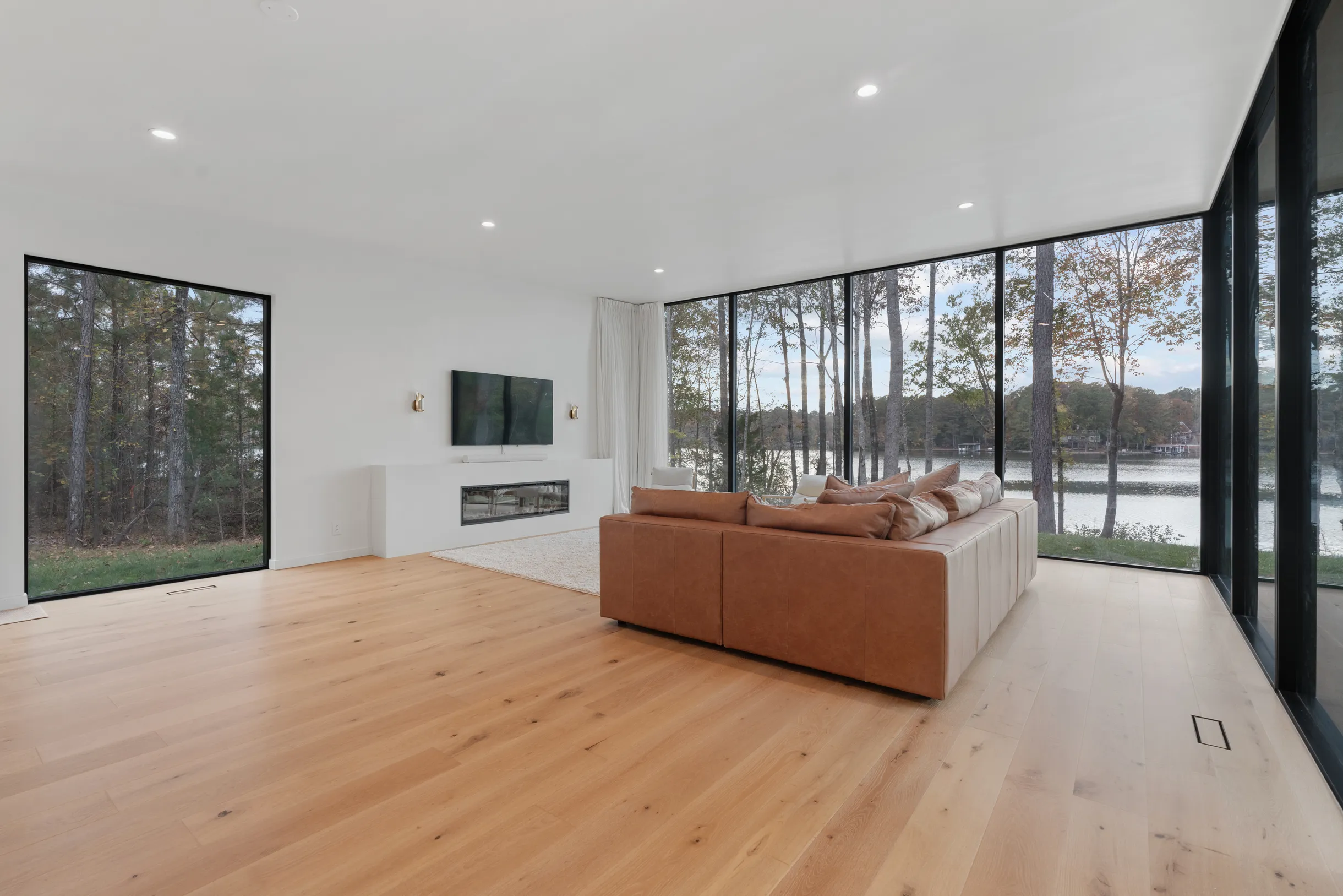 Designer's Glass Waterfront Lakehouse #45