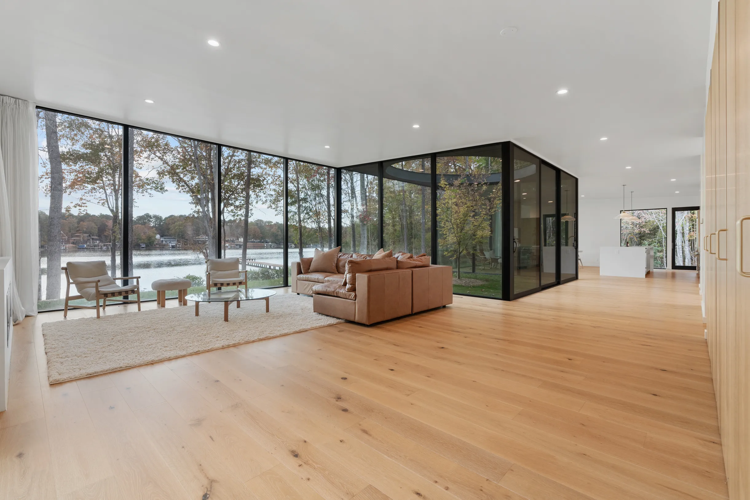 Designer's Glass Waterfront Lakehouse #59