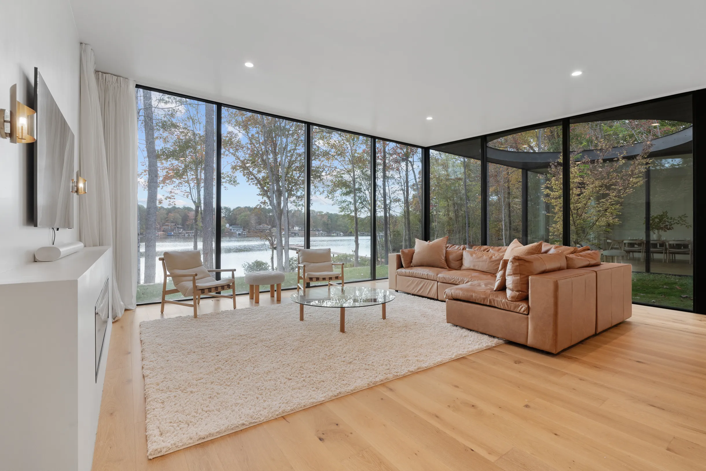 Designer's Glass Waterfront Lakehouse #8