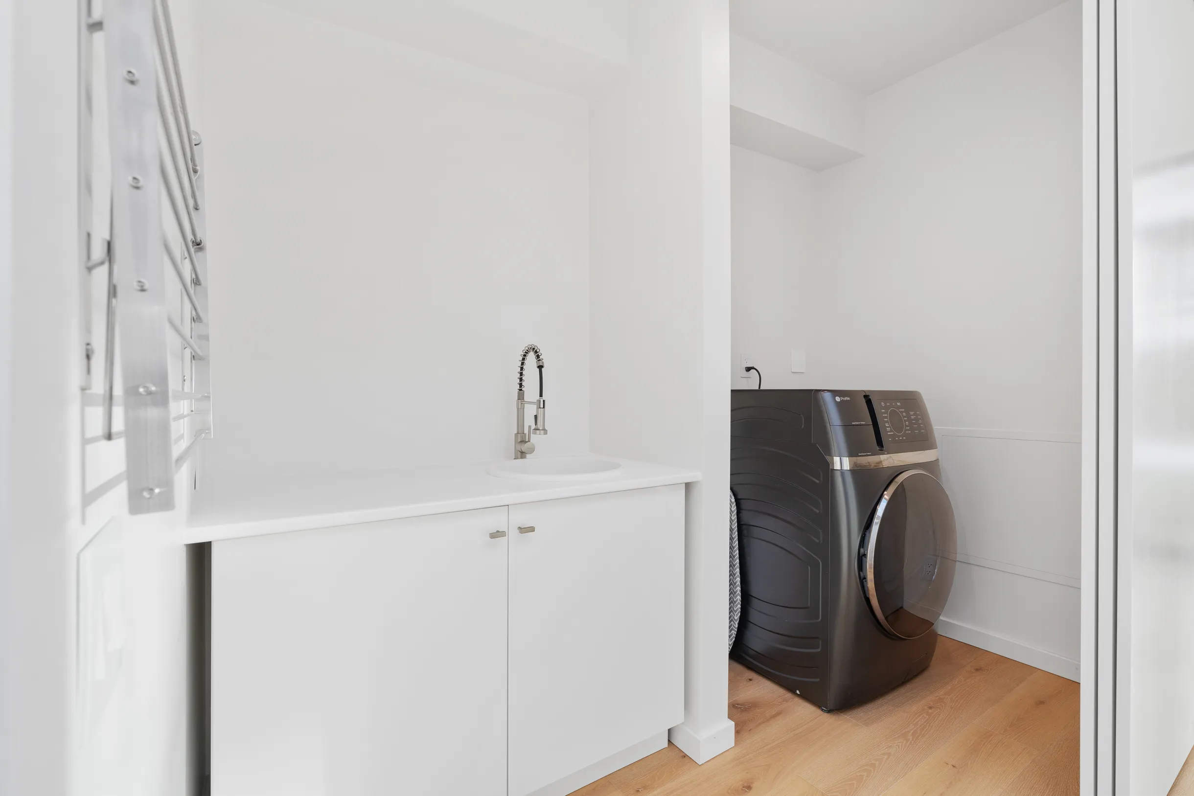 Designer's Glass Waterfront Lakehouse #25