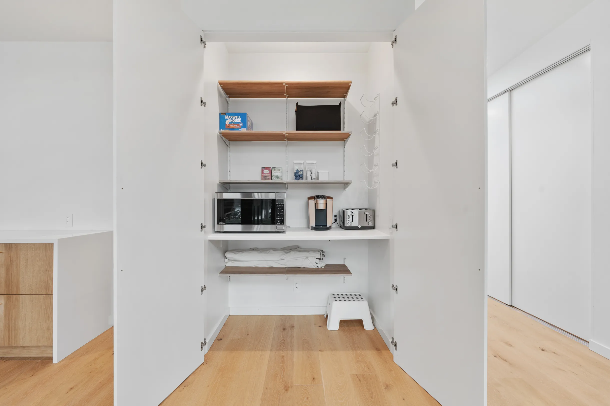 Designer's Glass Waterfront Lakehouse #56