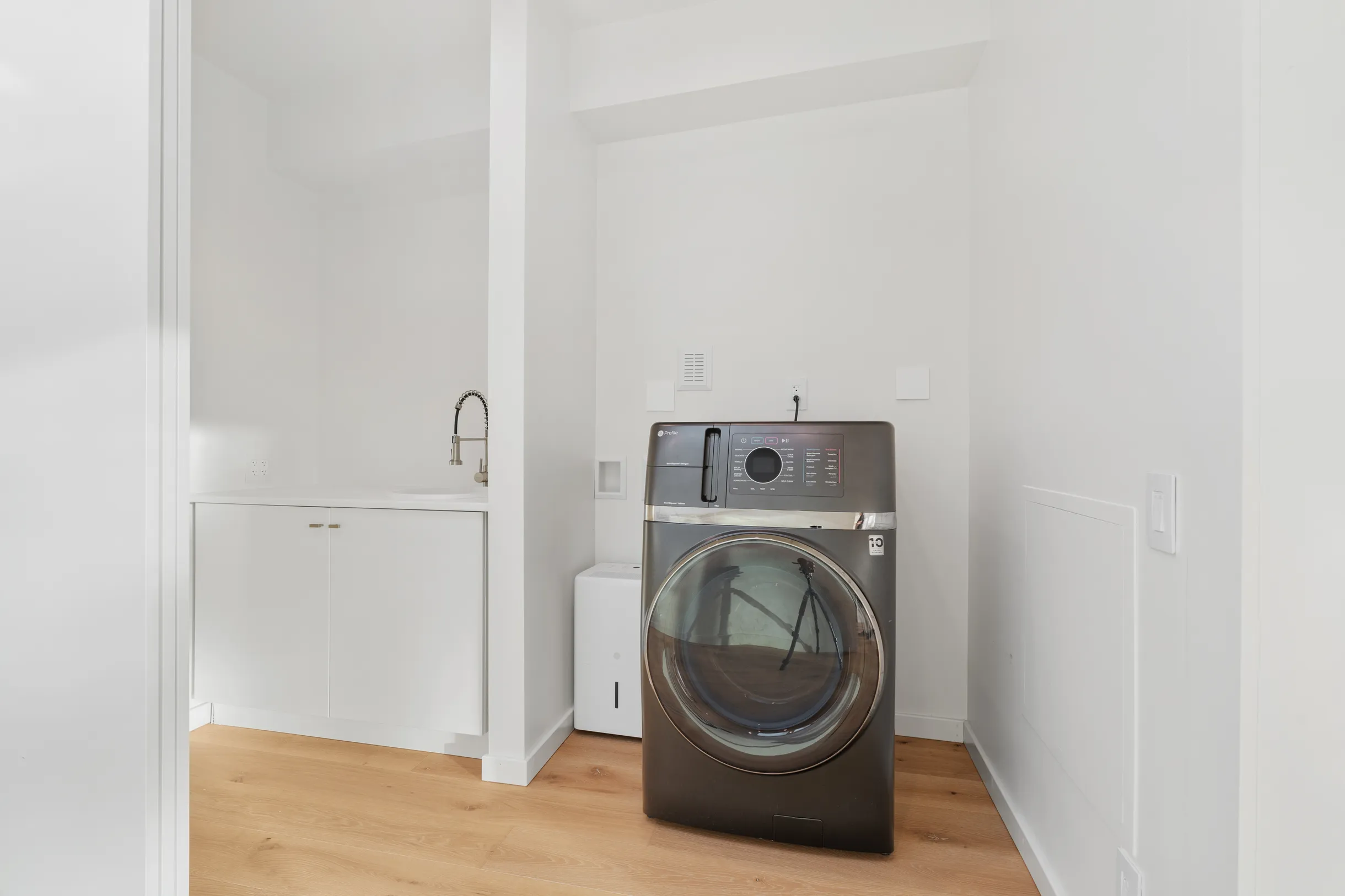 Designer's Glass Waterfront Lakehouse #36