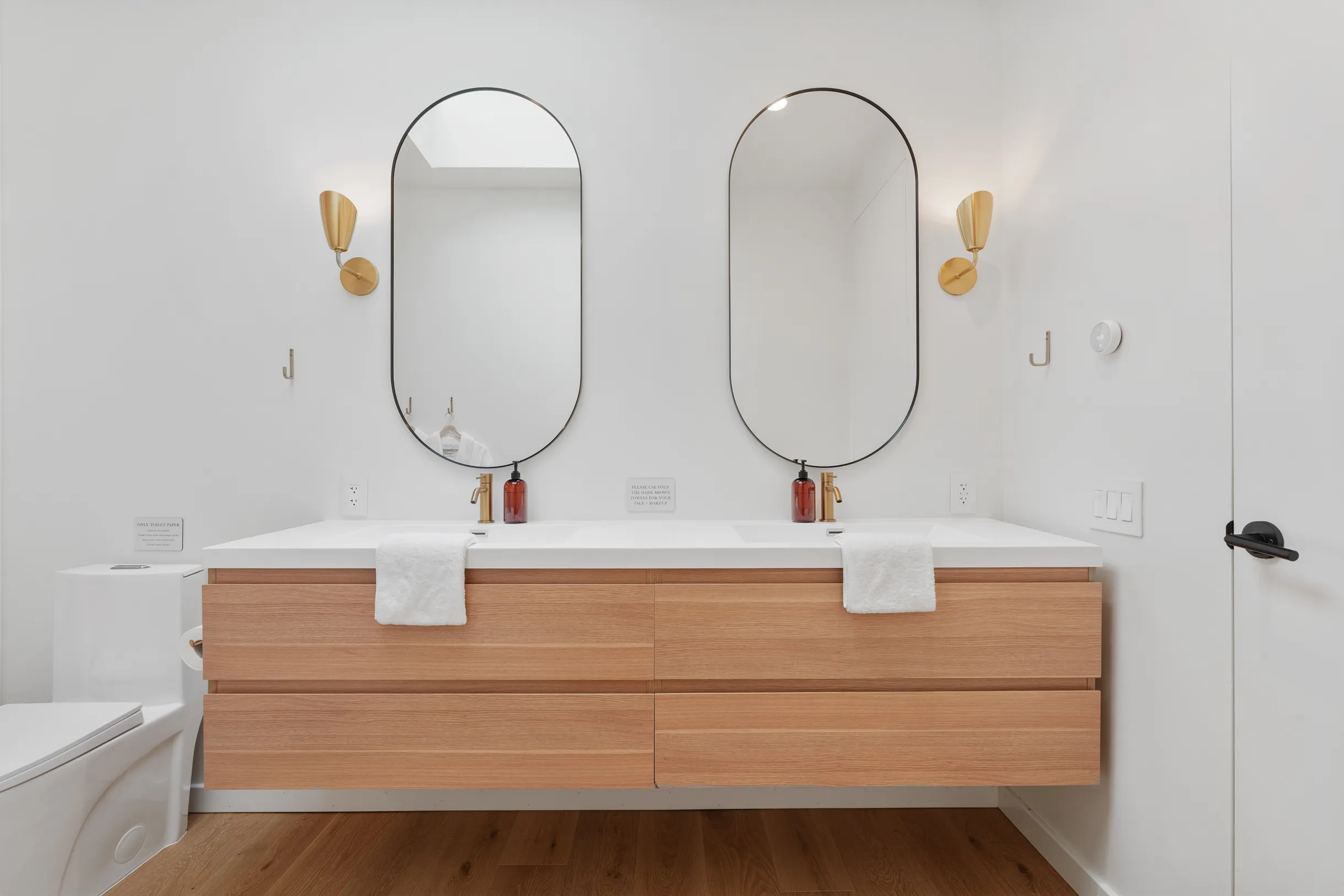 Designer's Glass Waterfront Lakehouse #27