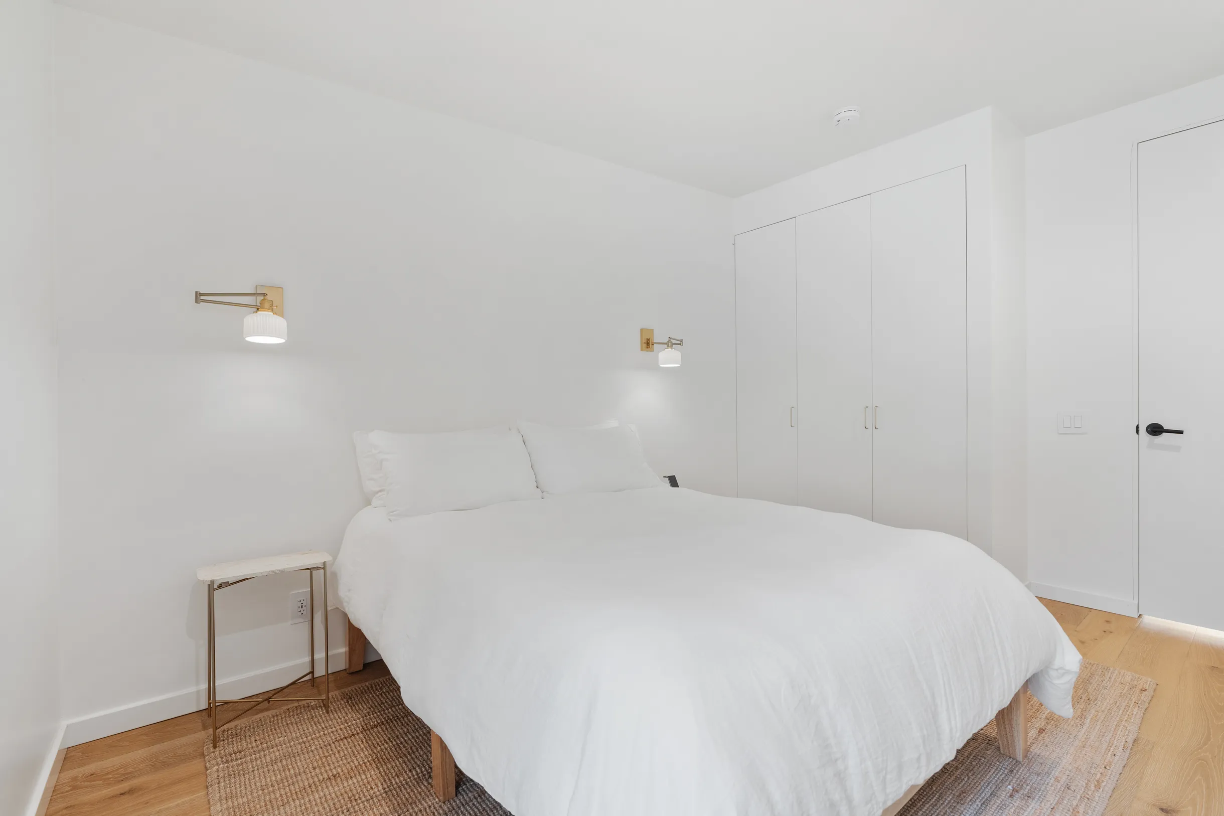 Designer's Glass Waterfront Lakehouse #11