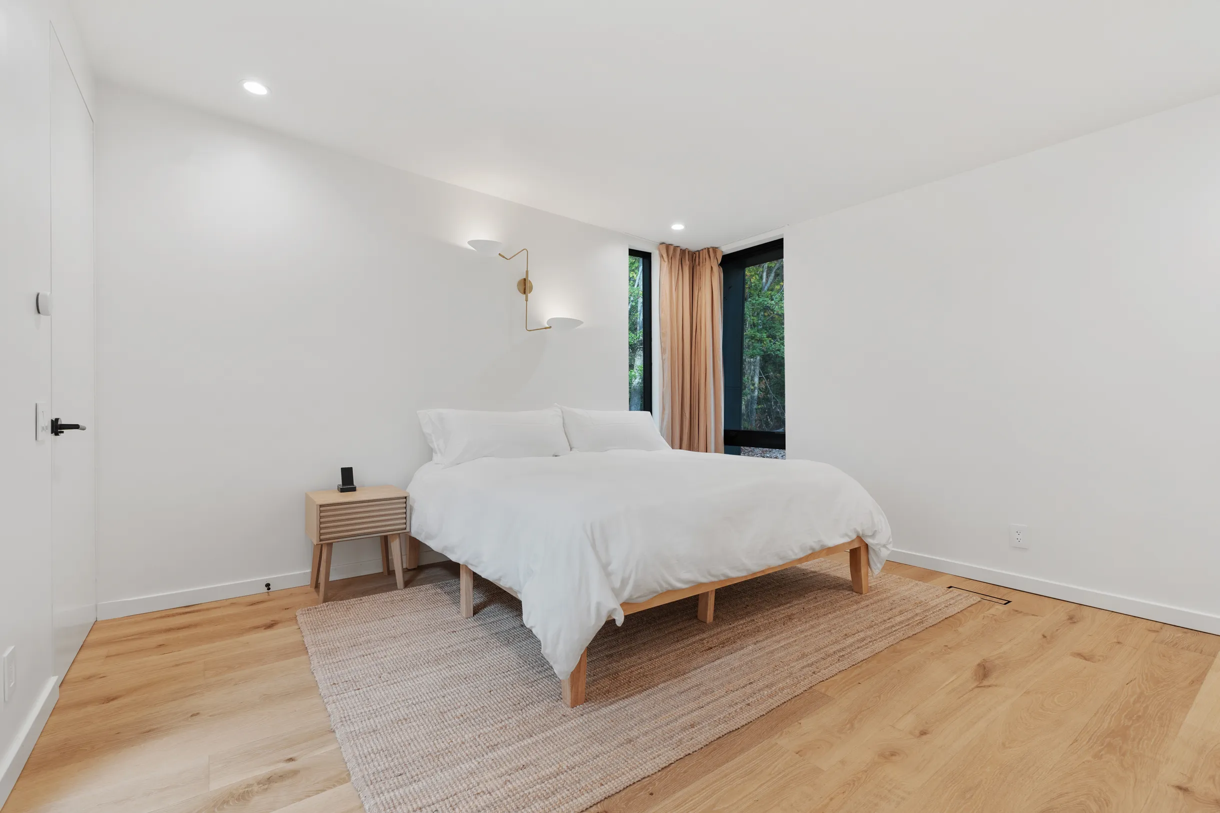 Designer's Glass Waterfront Lakehouse #13