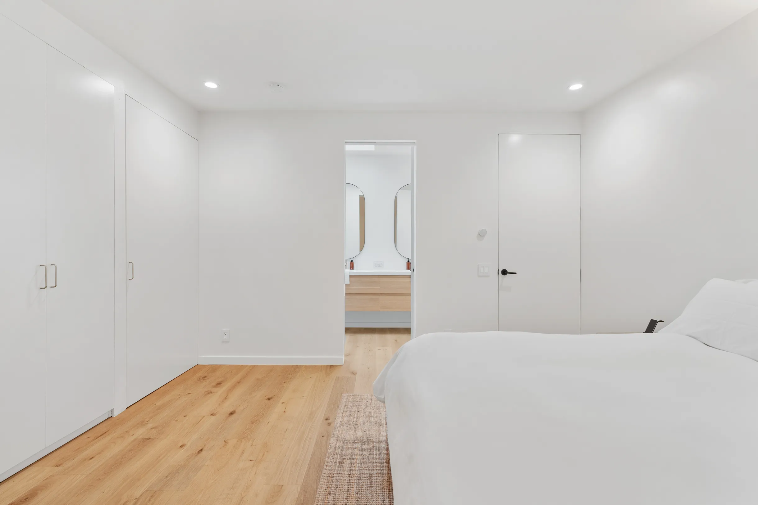 Designer's Glass Waterfront Lakehouse #28