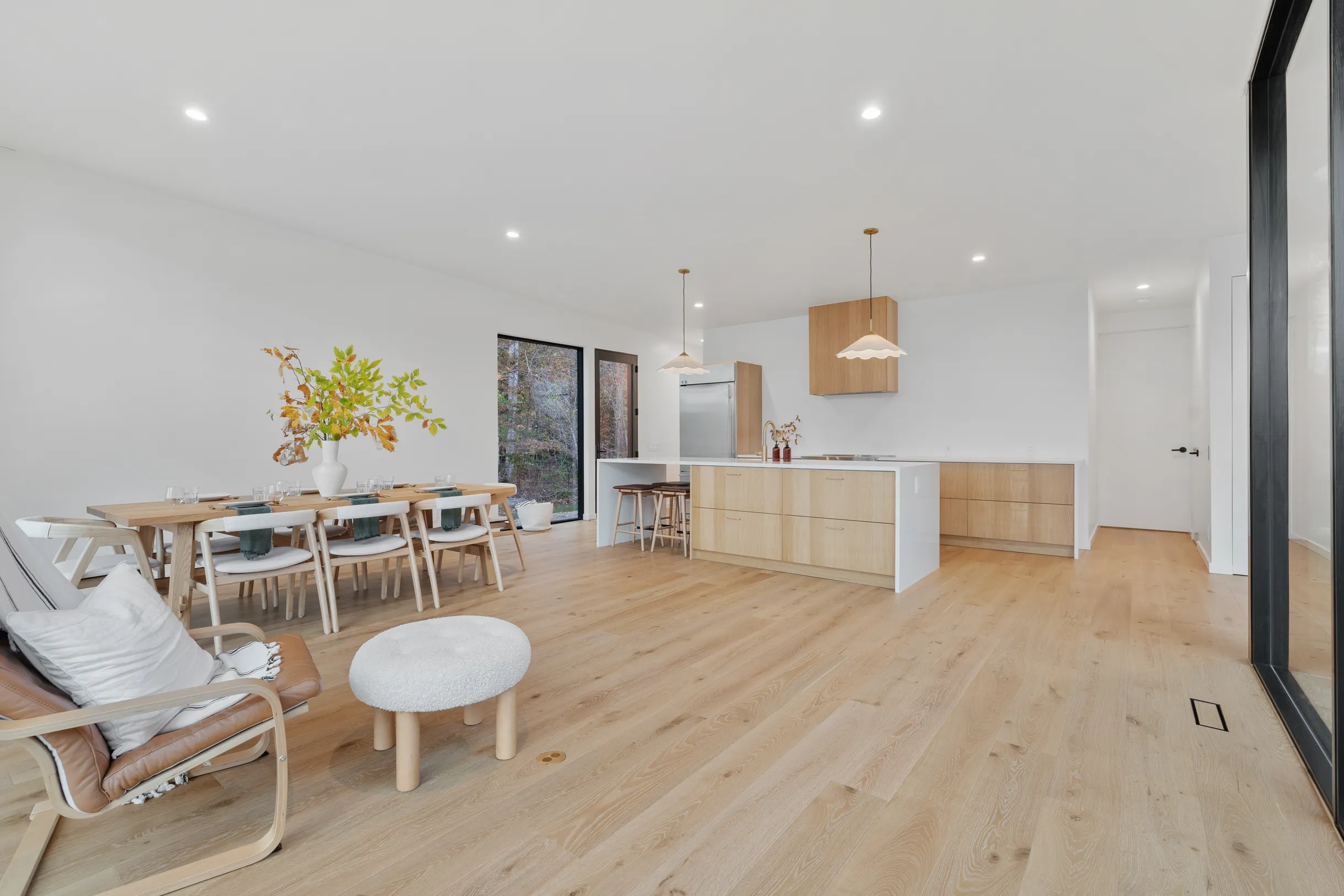 Designer's Glass Waterfront Lakehouse #39