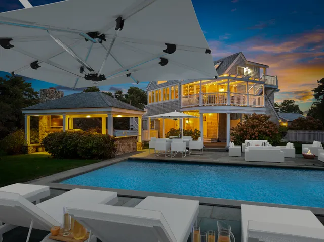 Wander Martha's Vineyard