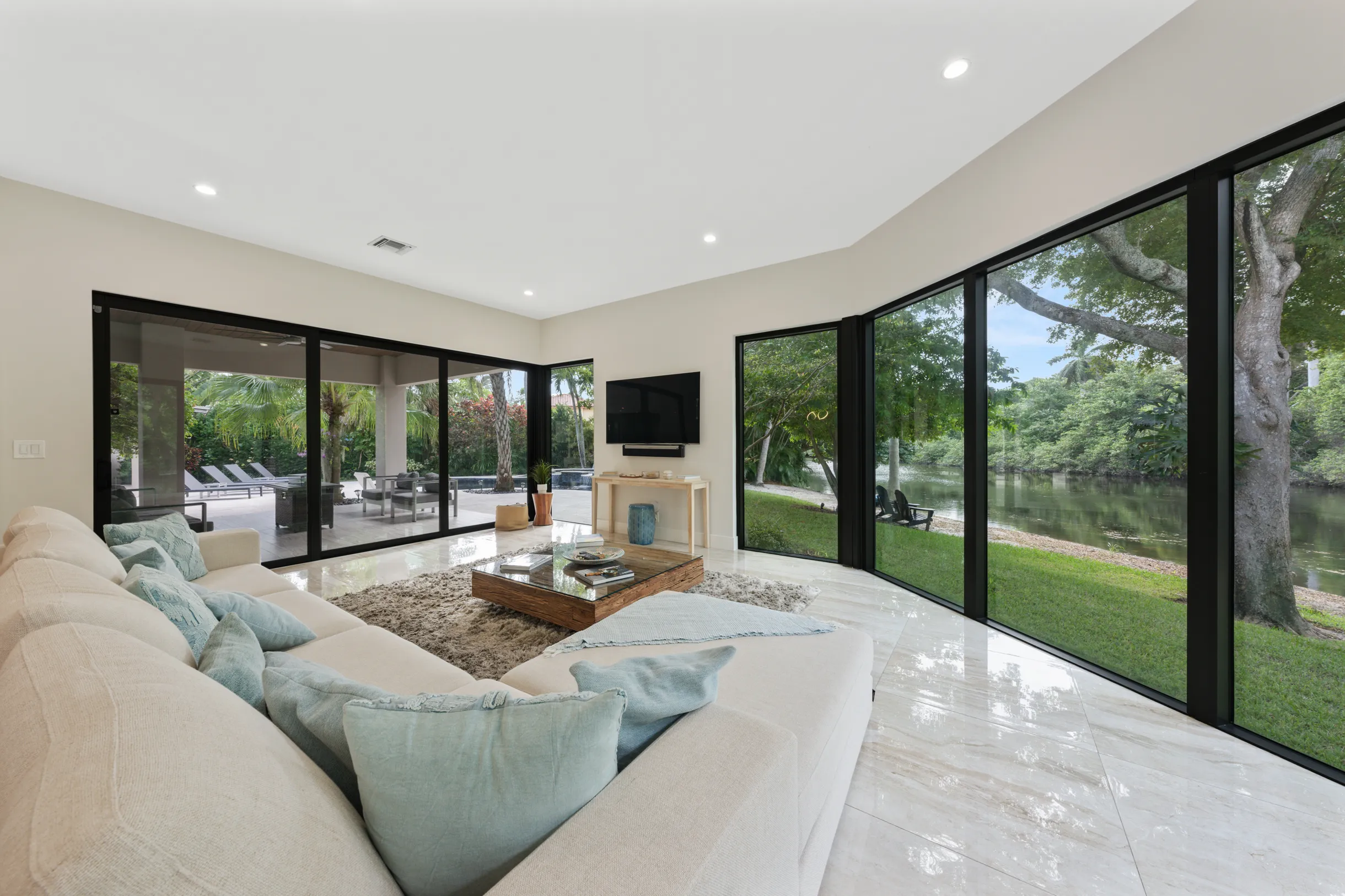 Lux Villa with pool on the water / Beach Access! #67